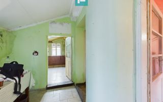 Casă modestă cu 3 camere în Ghioroc - Poză 3
