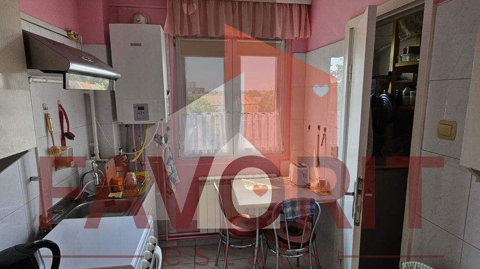 3 camere, semidecomandat | centrala proprie | mobilat si utilat | zona excelenta - Poză 12