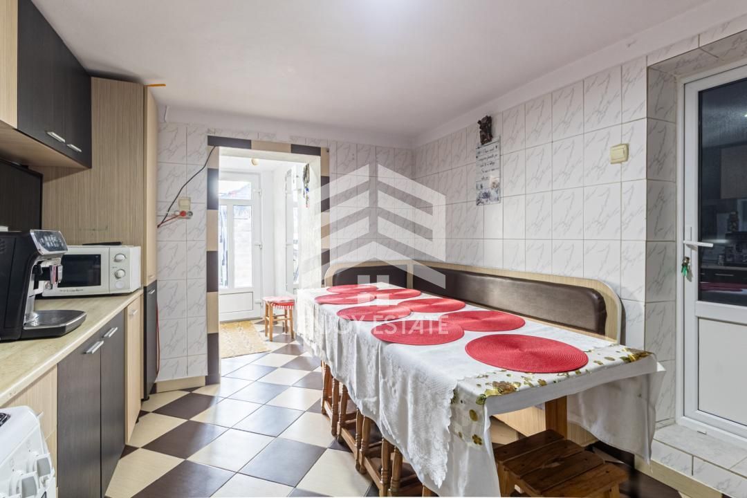 Casă individuală, vedere către Bucegi, la 300 m de Centru, Gară sau Cantacuzino - Poză 13