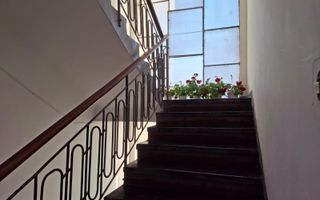 Apartament cu 3 camere si garaj in zona centrală - Poză 23