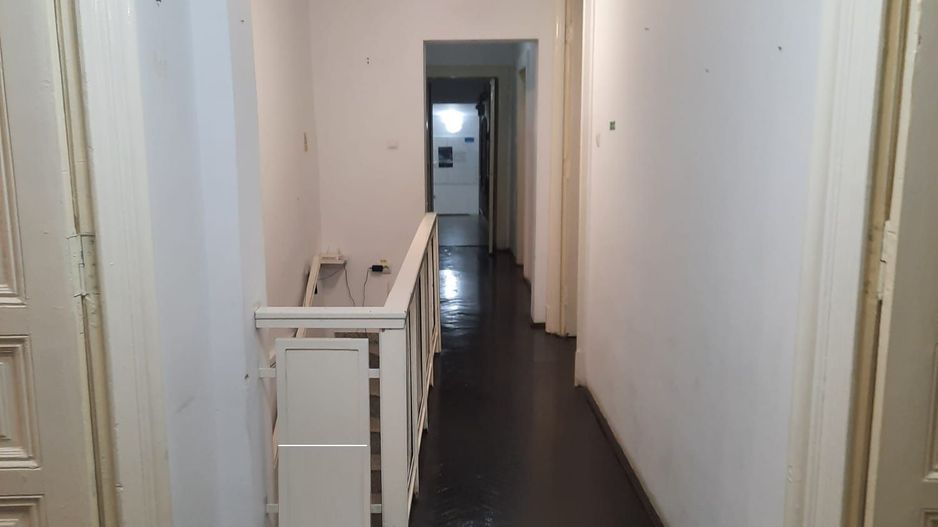 VILA - Parter 5 Camere, 140 mp si Demisol. Zona Ecaterina Teodoroiu. - Poză 4