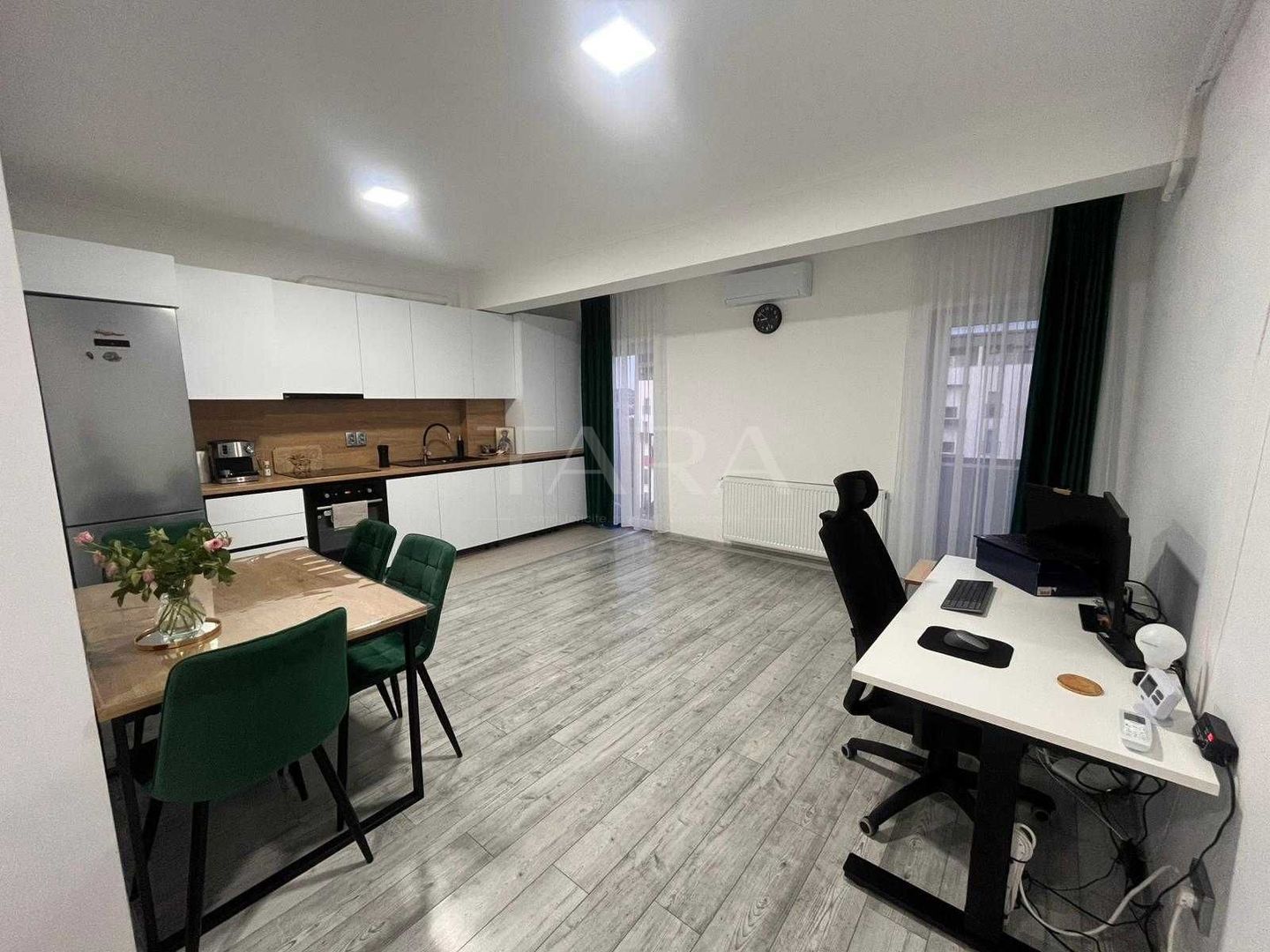 Apartament modern cu 2 camere. Etaj intermediar. Zona Lidl. - Poză 1