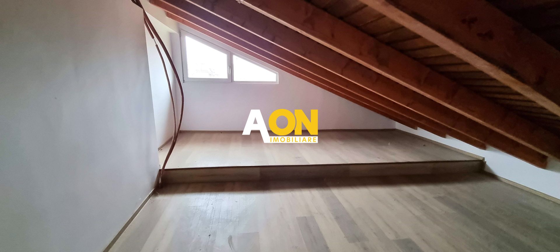 De vanzare apartament 2 camere, scara interioara, Centru - Poză 3