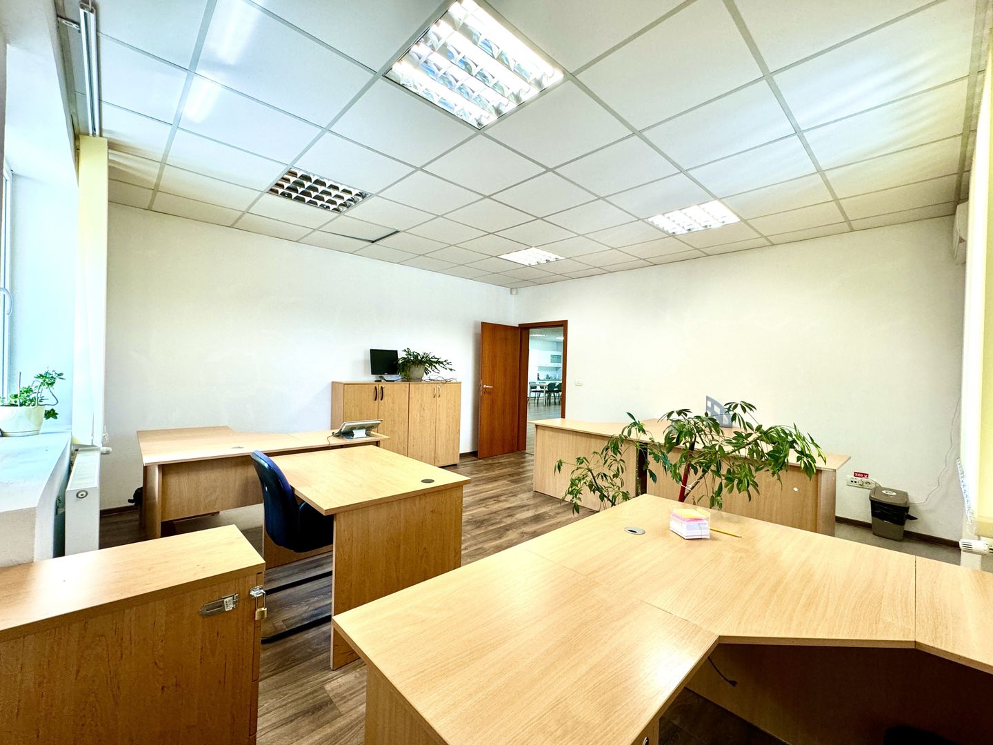 Birou cu 3-4 posturi de lucru - Poză 2