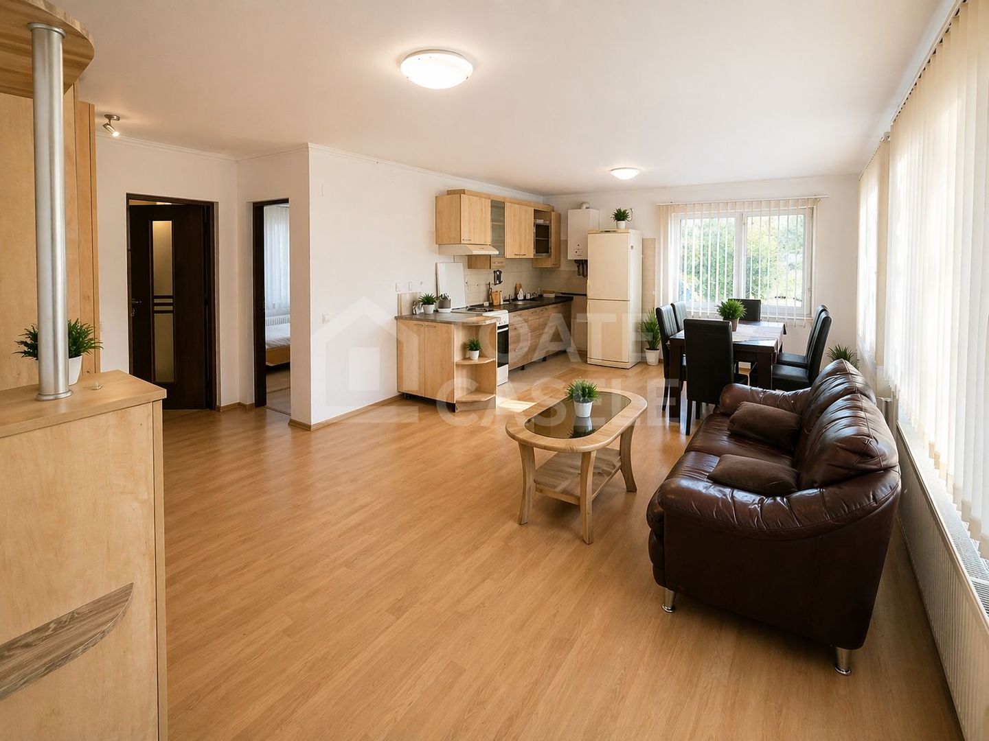 Apartament cu 3 camere, zona Grand Hotel, Buna Ziua - Poză 1