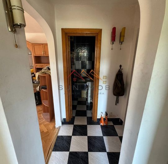 Apartament 2 camere, central, decomandat, 3/4, CT, comision 0% - Poză 2