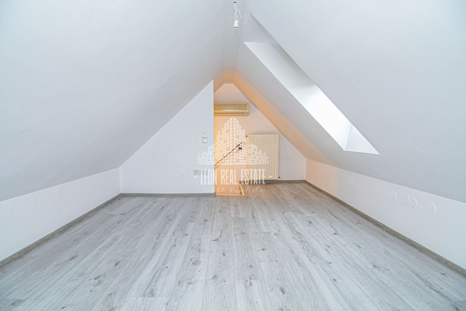 Casă înșiruită în prima parte a Florestiului, zona Stadion - Someșului - Poză 24