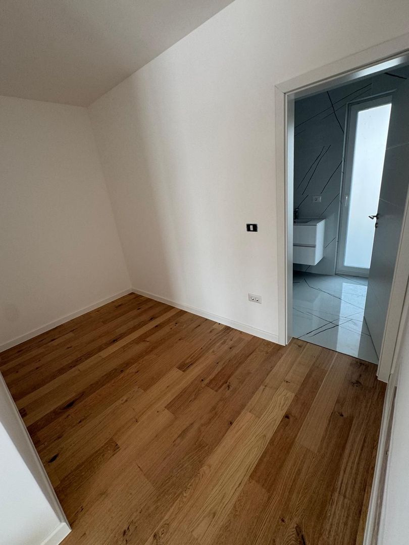 Duplex despărțit prin perete dublu/ Garaj - Poză 25