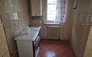 Inchiriez Ap. 2 cam.,semidec, etaj 4 acoperit,C.T, necesita investitii - Poză 3