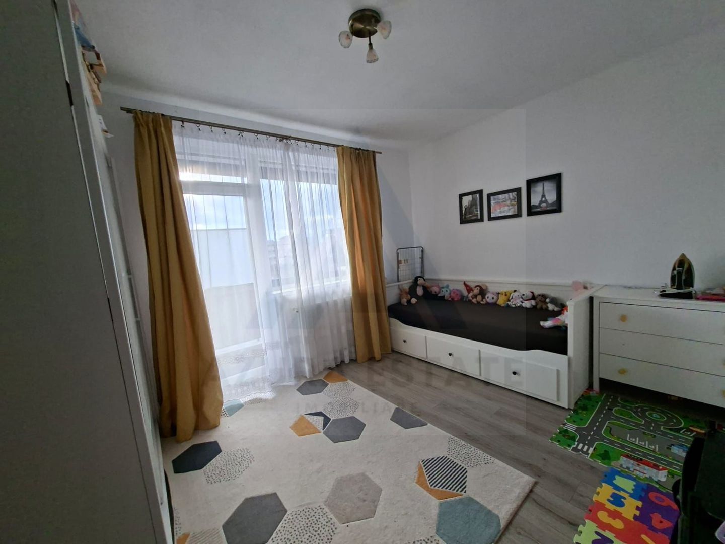 Apartament modern 3 camere 2 bai si 2 locuri de parcare in Selimbar - Poză 14