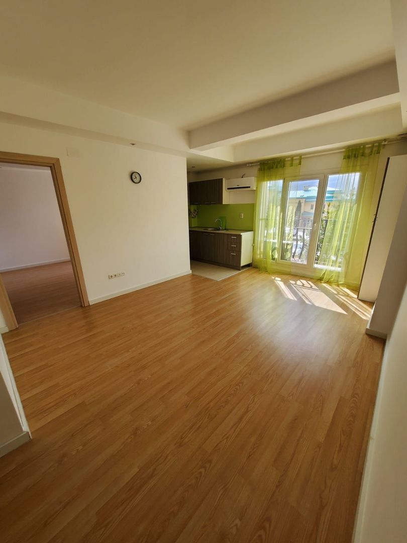 3 CAMERE IN COSMOPOLIS - Poză 4