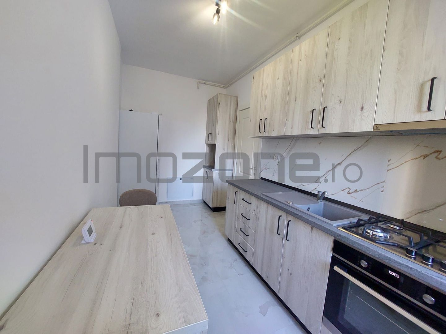 Garsoniera, 42 mp, decomandata, bucatarie 11 mp, mobilata/utilata - Poză 5