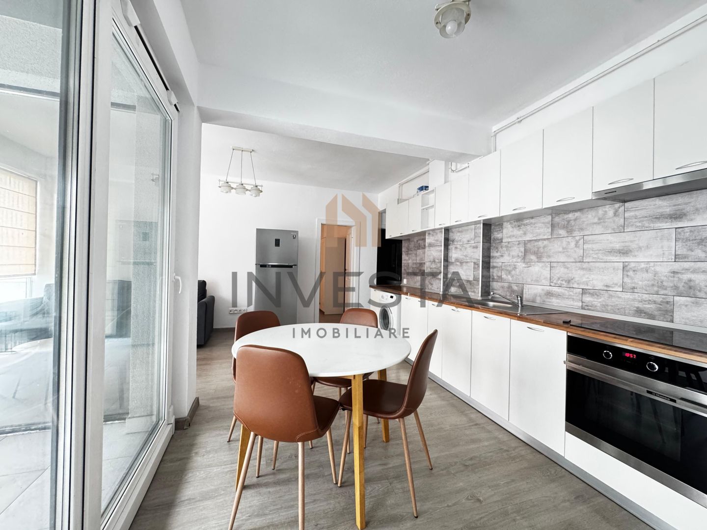 Apartament cu 3 camere de inchiriat si loc de parcare - Semicentral - Poză 3