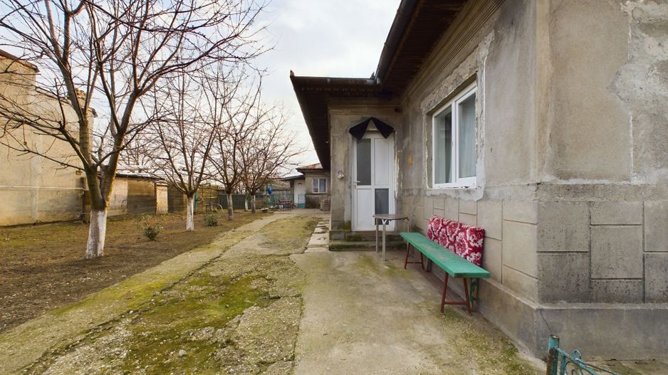 Casa modesta, 2500 mp teren, Domnesti - Poză 7