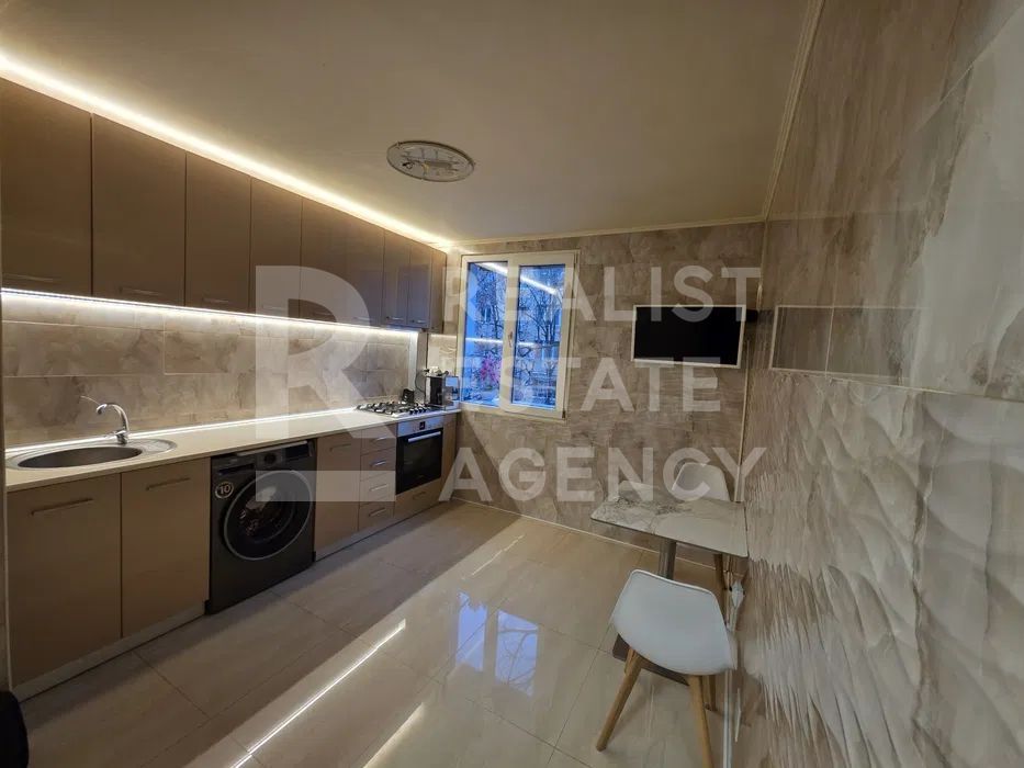 Vânzare, apartament cu 2 camere în zona Drumul Taberei - Poză 3