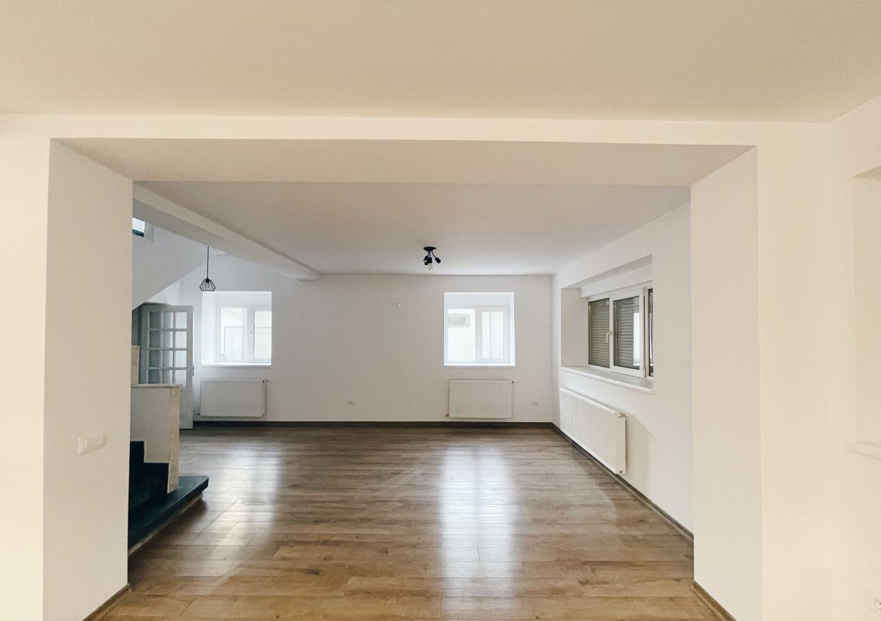 Vila cu terasa si curte de inchiriat (ideal firma), Parcul Carol - Unirii - Poză 3