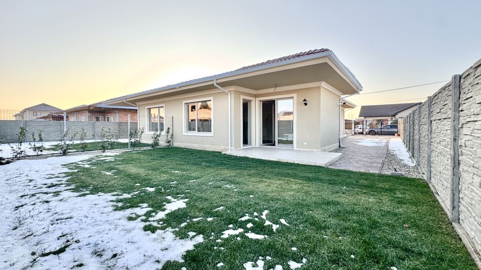 Duplex modern cu grădină, la intrare în Moșnița Nouă - Poză 27