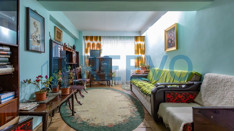 Apartament 4 camere, et. 1, str. 9 Mai, Bacău - Poză 2