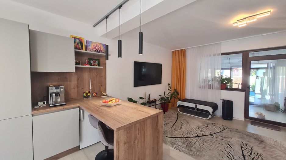 Duplex minimalist cu piscina - Poză 17