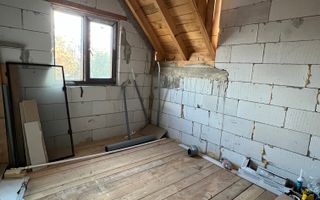 Casă spațioasă de vânzare în Ruși – pentru locuință sau investitie - Poză 13