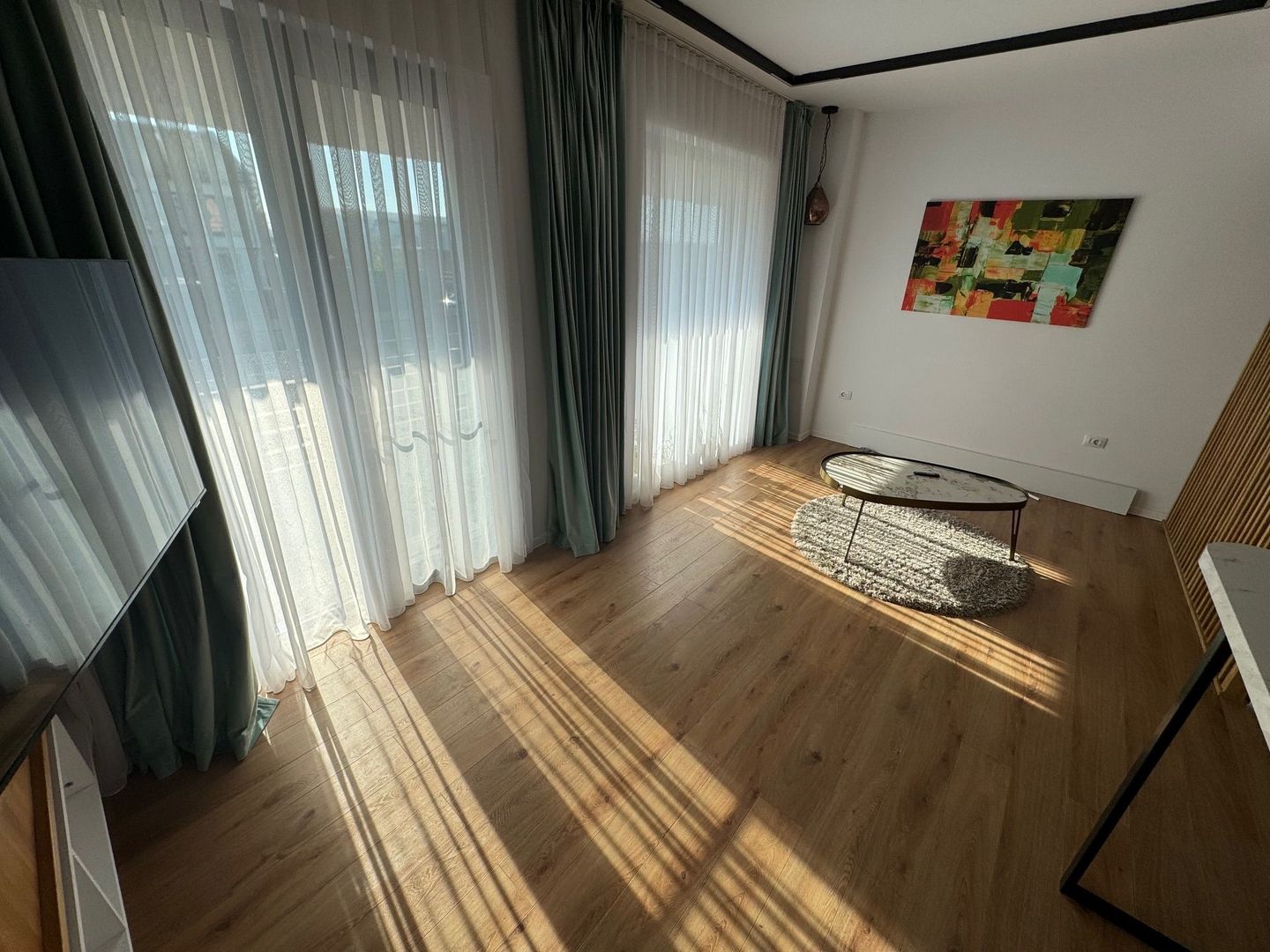 Apartament LUX 3 camere si CURTE Mega 23 august - Poză 2