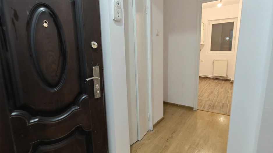 Garsonieră decomandată renovată recent 31 M² zona Lenin - Poză 2