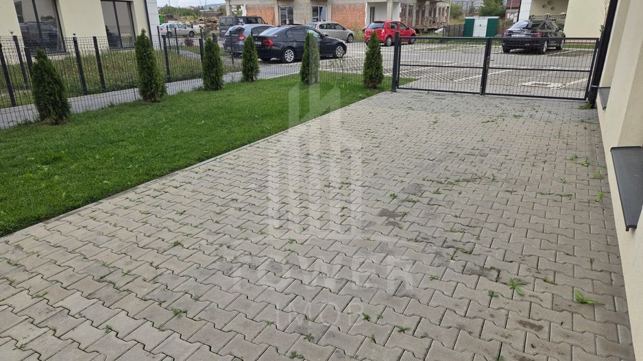 Spațiu de birou cu terasa de 80 mp de vânzare în Șelimbăr . - Poză 1