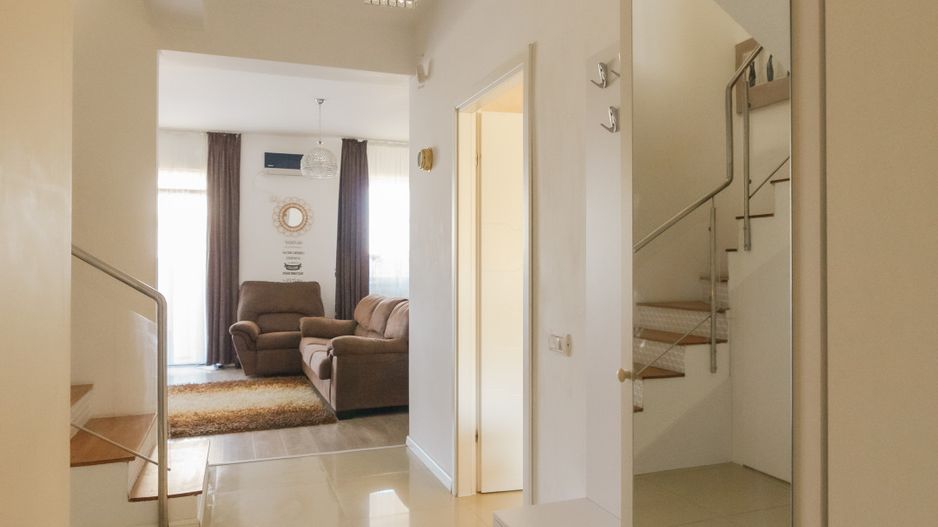 PALAZU MARE -  Vila Duplex cu 4 Camere, Panorama Superba si Curte Amenajata - Poză 6