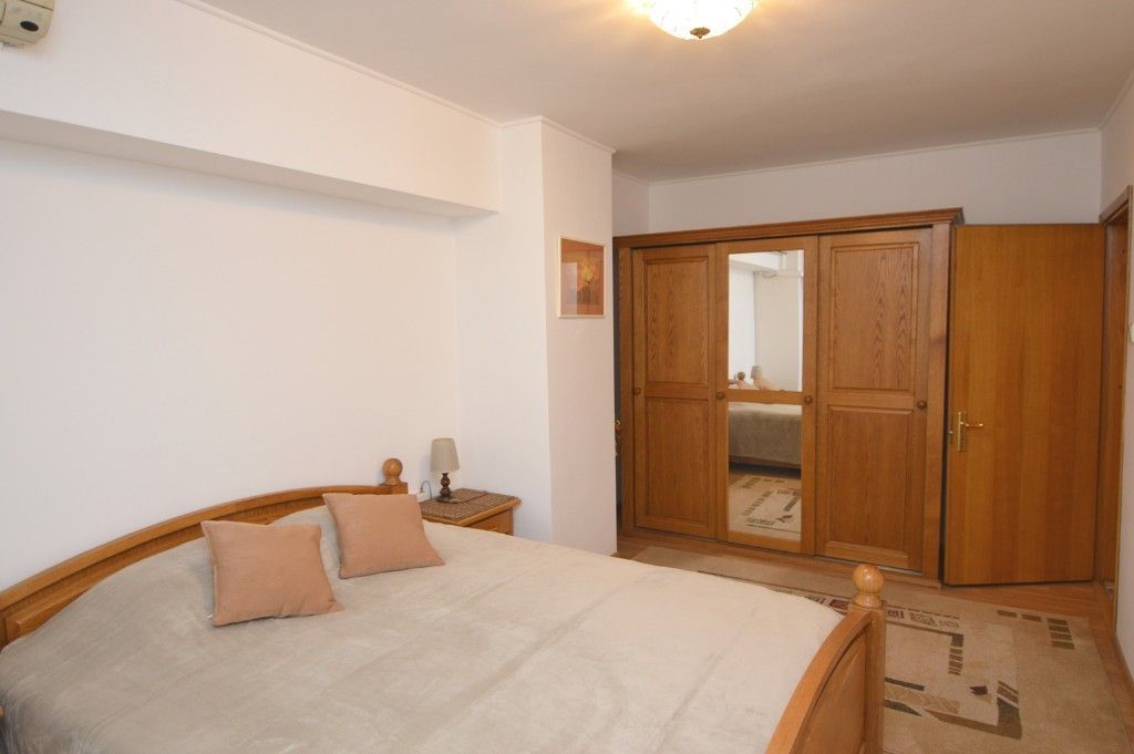 3 camere Unirii 63, prima închiriere, mobilat complet, parcare inclusă - Poză 6