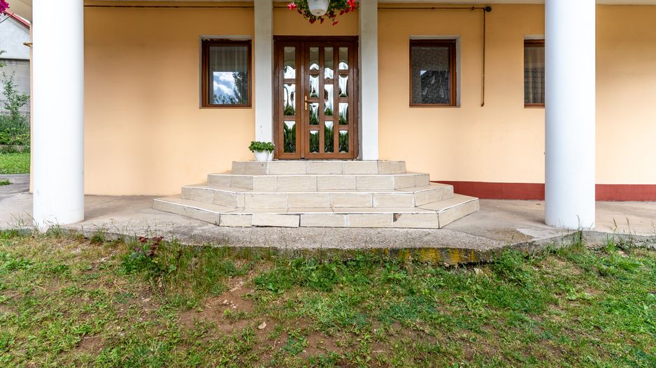 Casa cu 10 camere de vanzare pe str. Corneliu Coposu - Poză 4