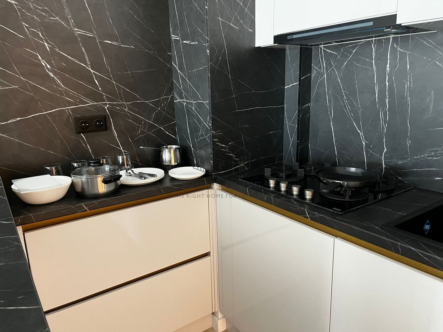 APARTAMENT COCHET CU 2 CAMERE LA INCHIRIERE IN CORTINA NORD - Poză 8