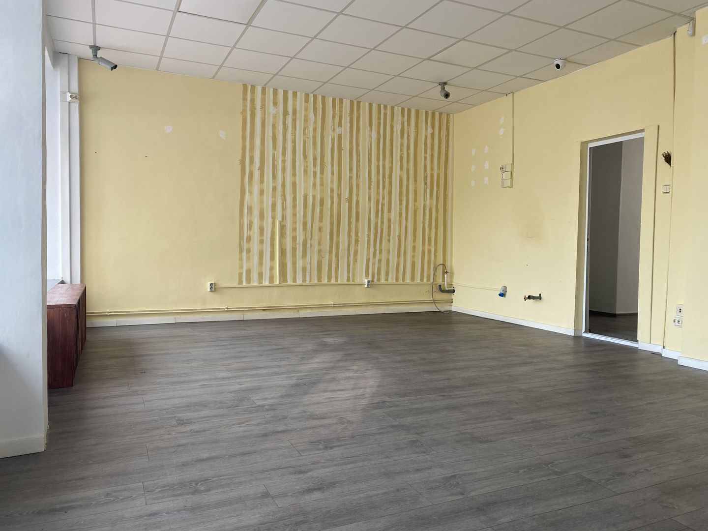 Locatie excelenta! Inchiriere spatiu comercial in Targoviste - centru - Poză 1