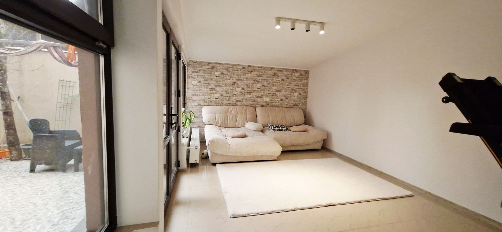 Apartament 3 camere | Curte proprie | 2 locuri parcare - Poză 2