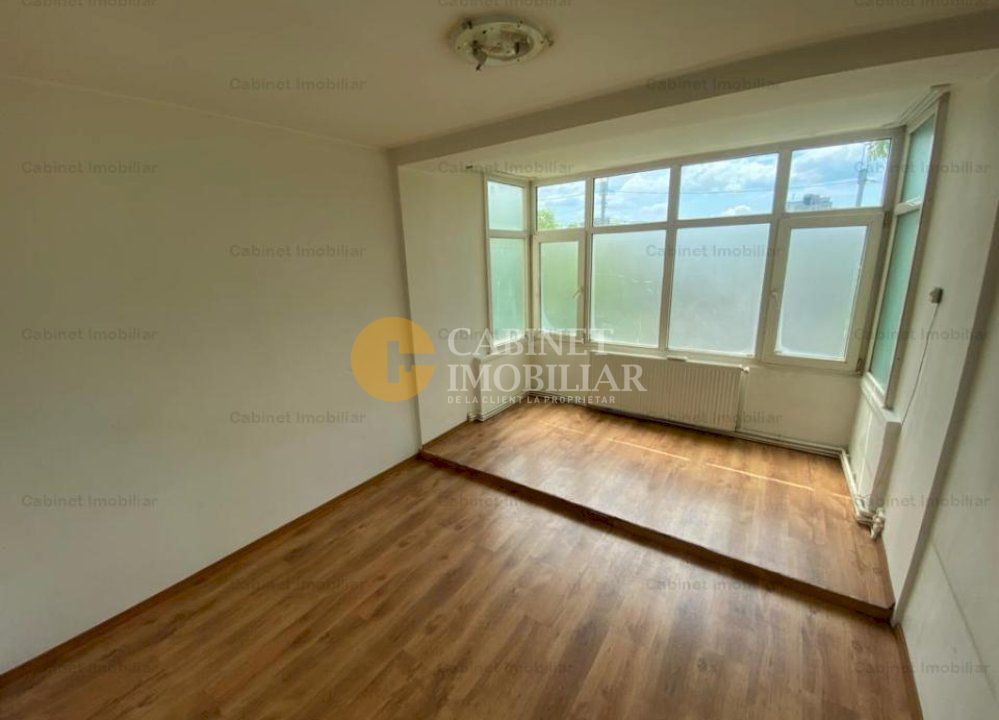 Apartament cu 3 camere Decomandat - Etaj 2 - Zona Podu Ros - Poză 1