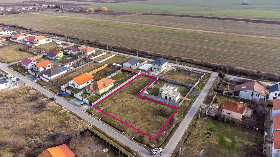 Teren generos, situat pe colt in cartierul nou din Calugareni - Poză 1