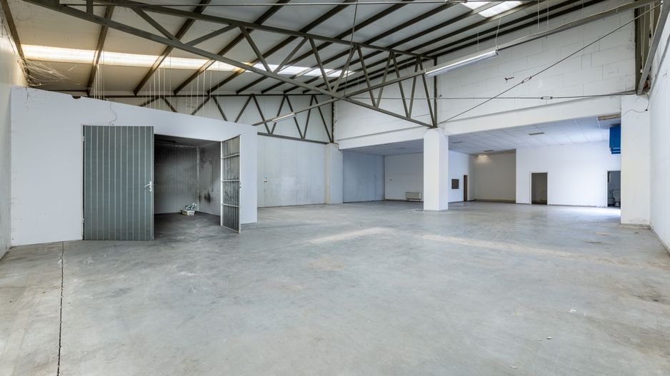 Hală suprafața de 216mp în Arad - Poză 3