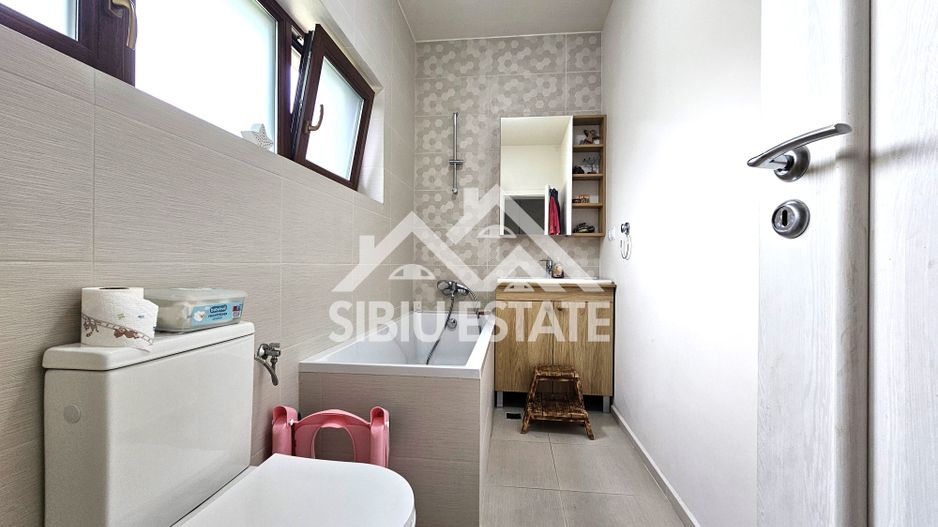 Casa 6 camere, teren 1000 Sibiu Tocile - Poză 10
