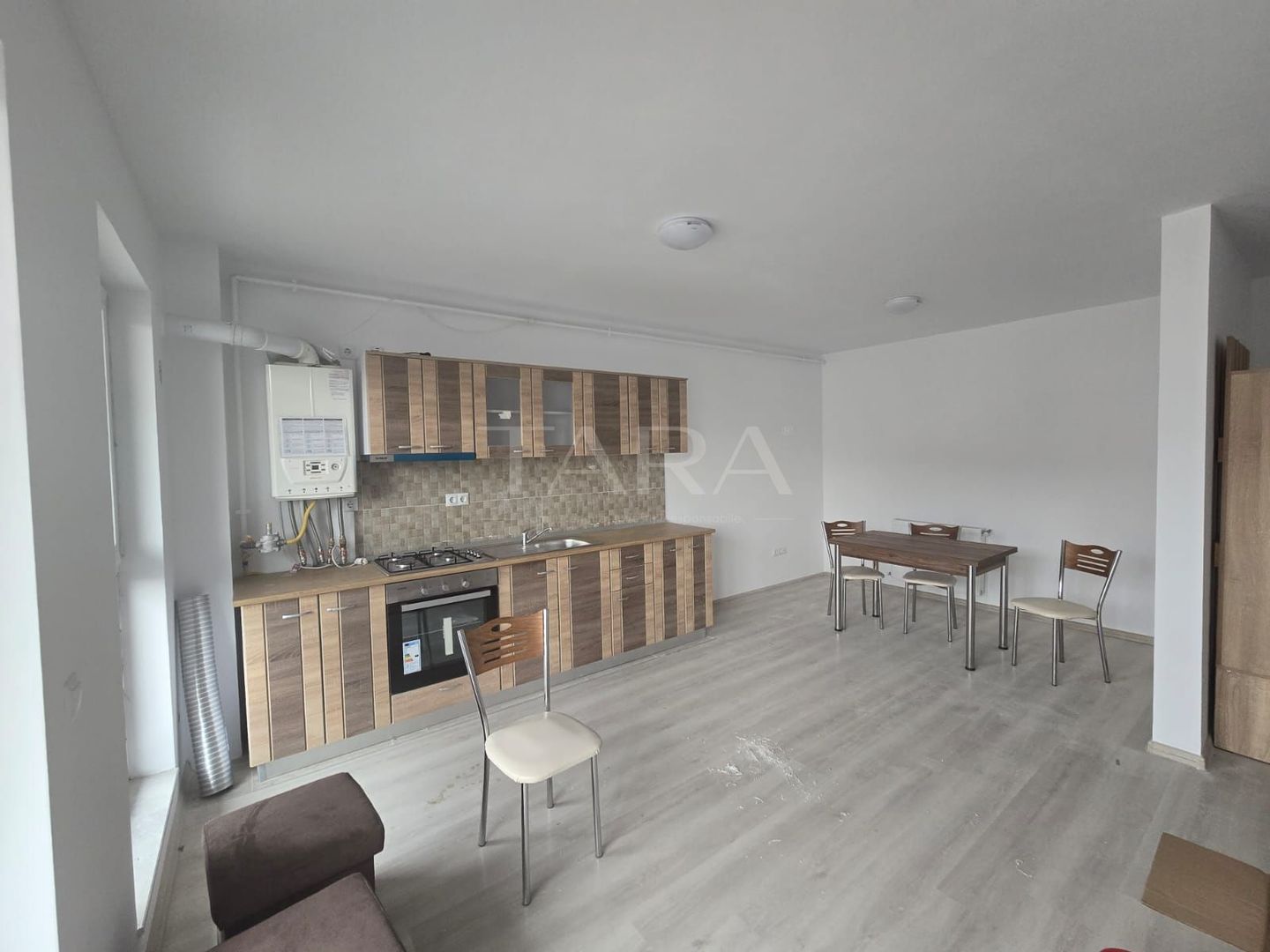 Vanzare apartament cu 2 camere, Floresti, zona Jysk - Poză 1