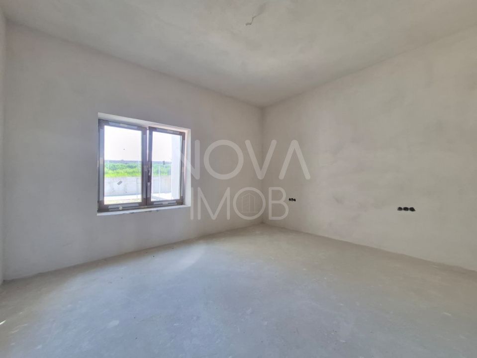 Casa generoasa cu 5 camere, 2 bai, dressing si parcare – Sura Mica - Poză 12