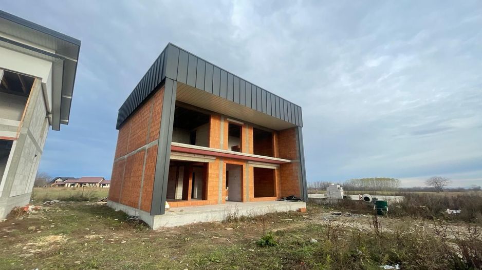 CASA LA ROȘU 220 MP | ZONA RETRASA CU VEDERE PANORAMICA| MARGINEA - Poză 1