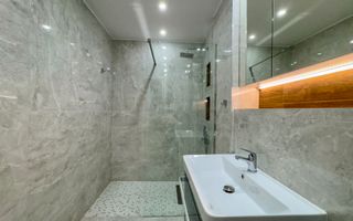 Apartament cu 3 camere de închiriat în zona Centrală - Poză 14