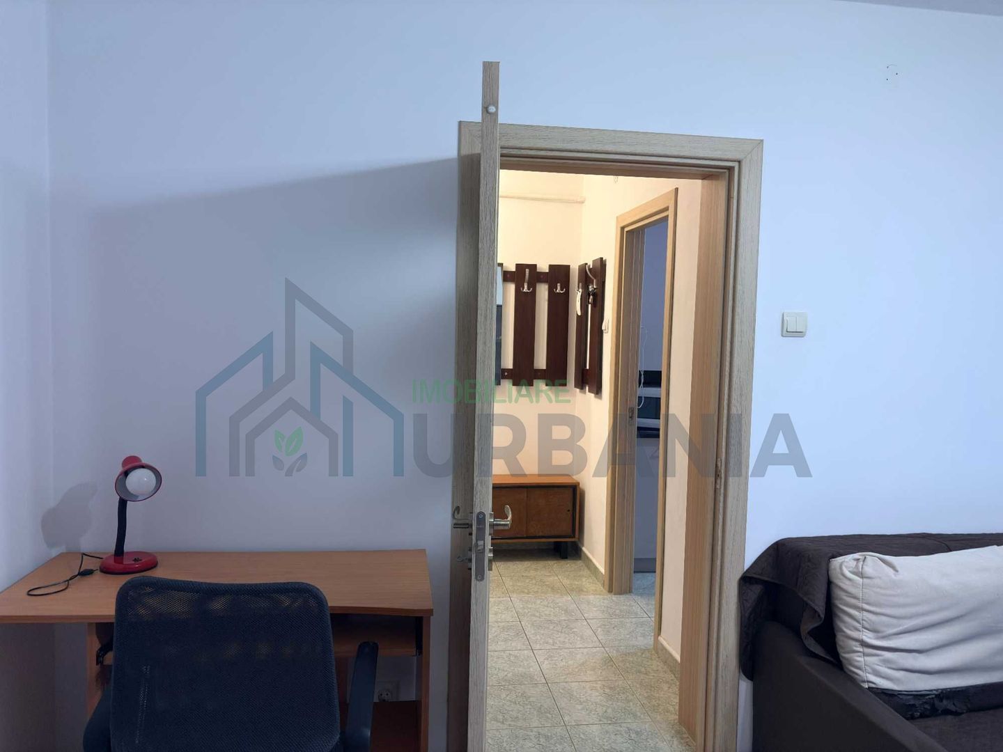 Tătărași, apartament 2 camere semidecomandat, etaj 1/4, 44 mp, mobilat și utilat complet - Poză 2