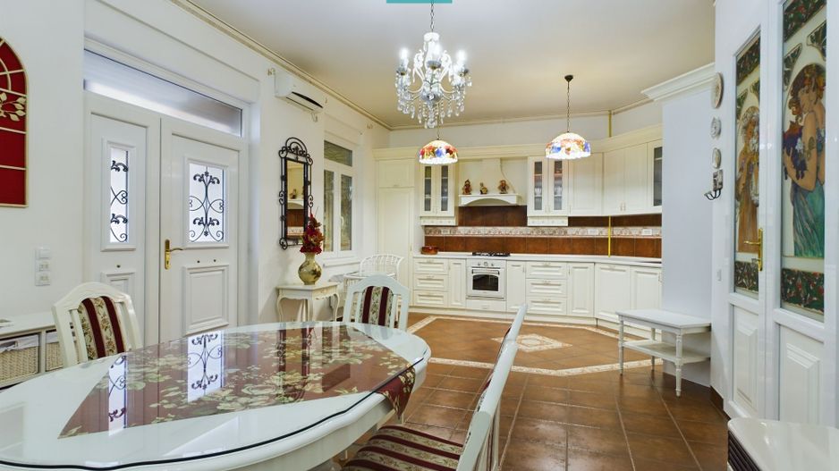 Vilă luxoasă cu o casă de oaspeți în Serbia - Poză 22