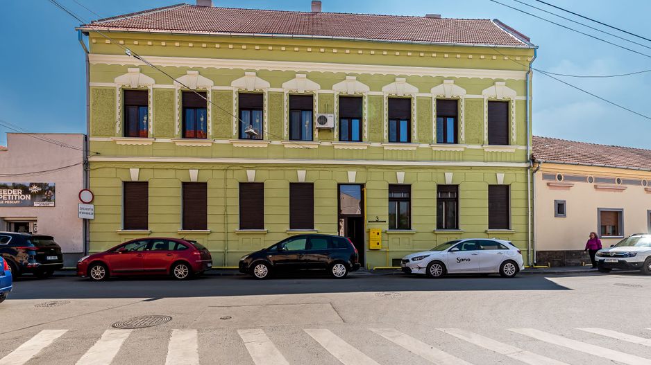 O locuință așezată între două repere ale centrului Aradului - Poză 1