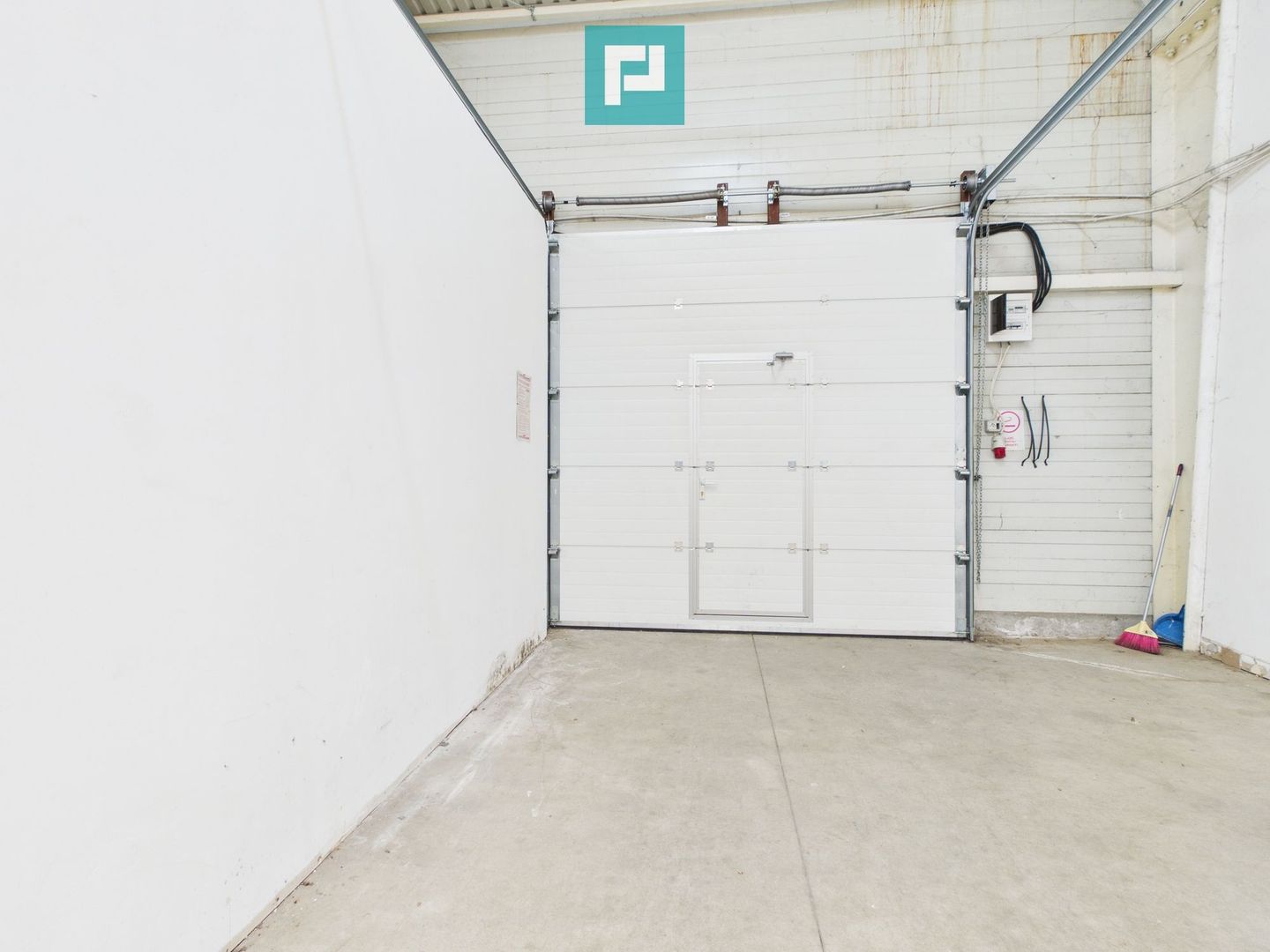 Hală cu suprafața de 296mp Arad - Poză 2