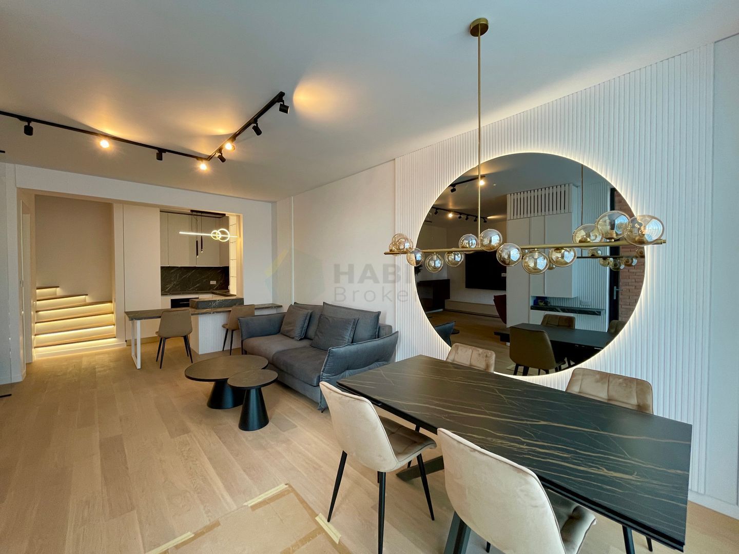 Vila urbana cu gradina langa parc in Tunari - Poză 2