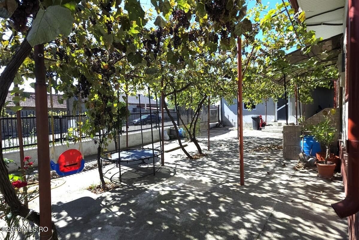Castelu - Str. Florilor, casa din 2012, teren 737 mp si 106 mp utili - Poză 4
