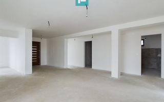 Vilă la sol cu open space și 3 dormitoare la alb - Poză 17