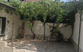 Casă individuală cu 2 apartamente separate, teren 650 mp, garaj și terasă - Poză 12