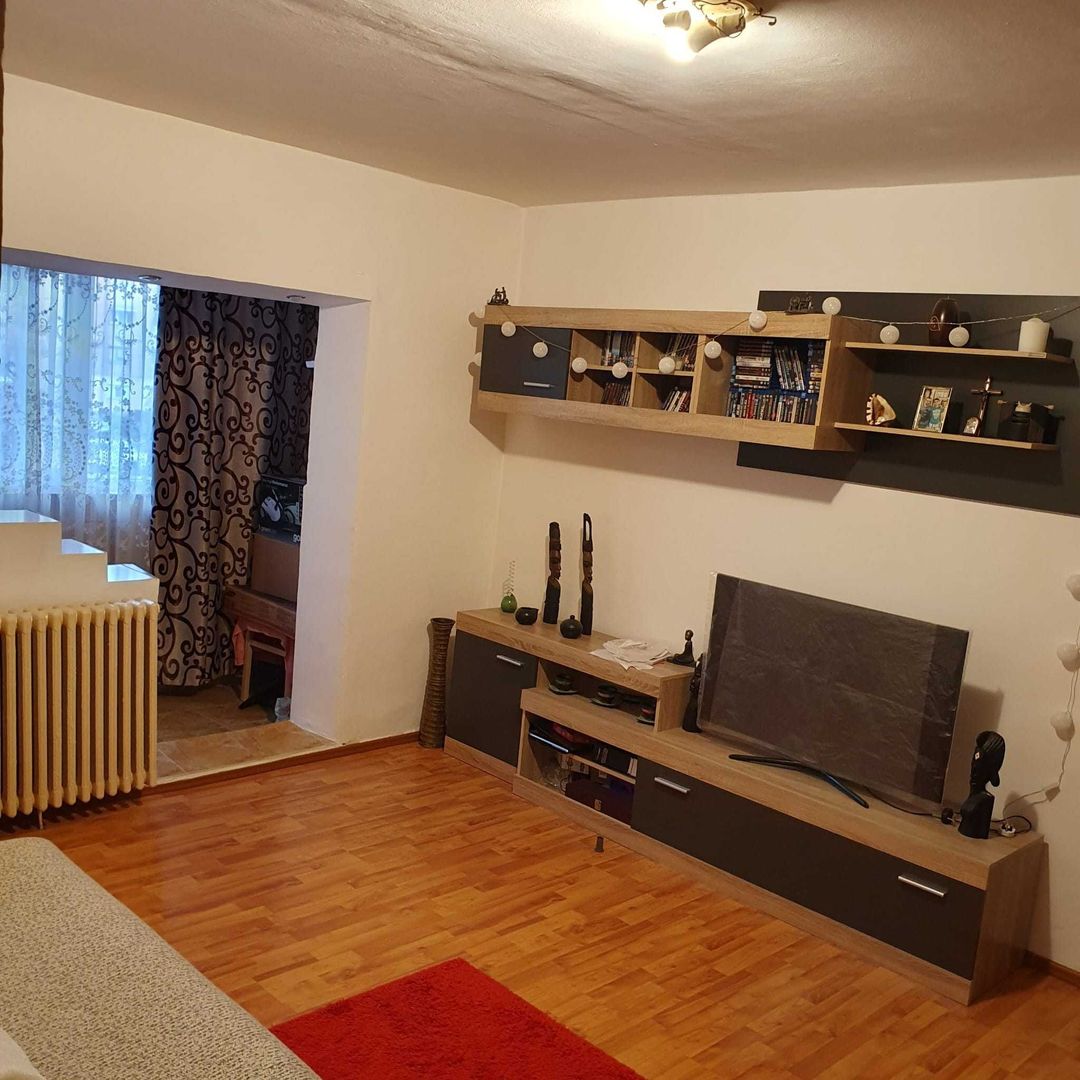 Apartament 2 camere semidecomandat 1/4 Craiovita Noua - Poză 1
